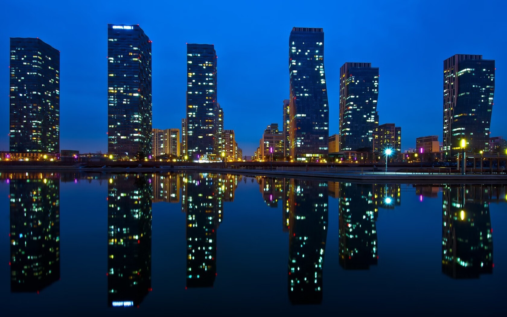 赫塔菲依靠整体站位限制对方渗透,赫塔菲7连败