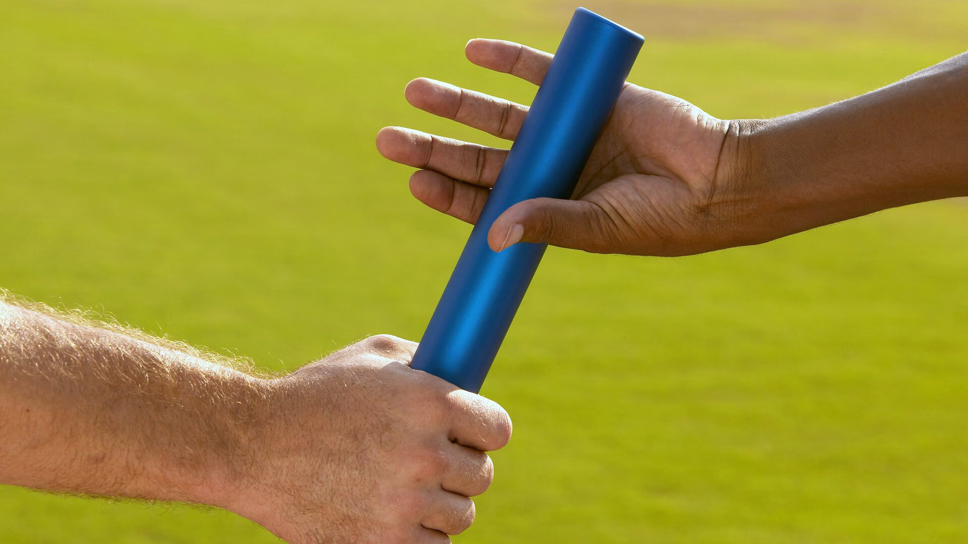 足球场地建设加快，满足群众需求，足球场建设的重要性